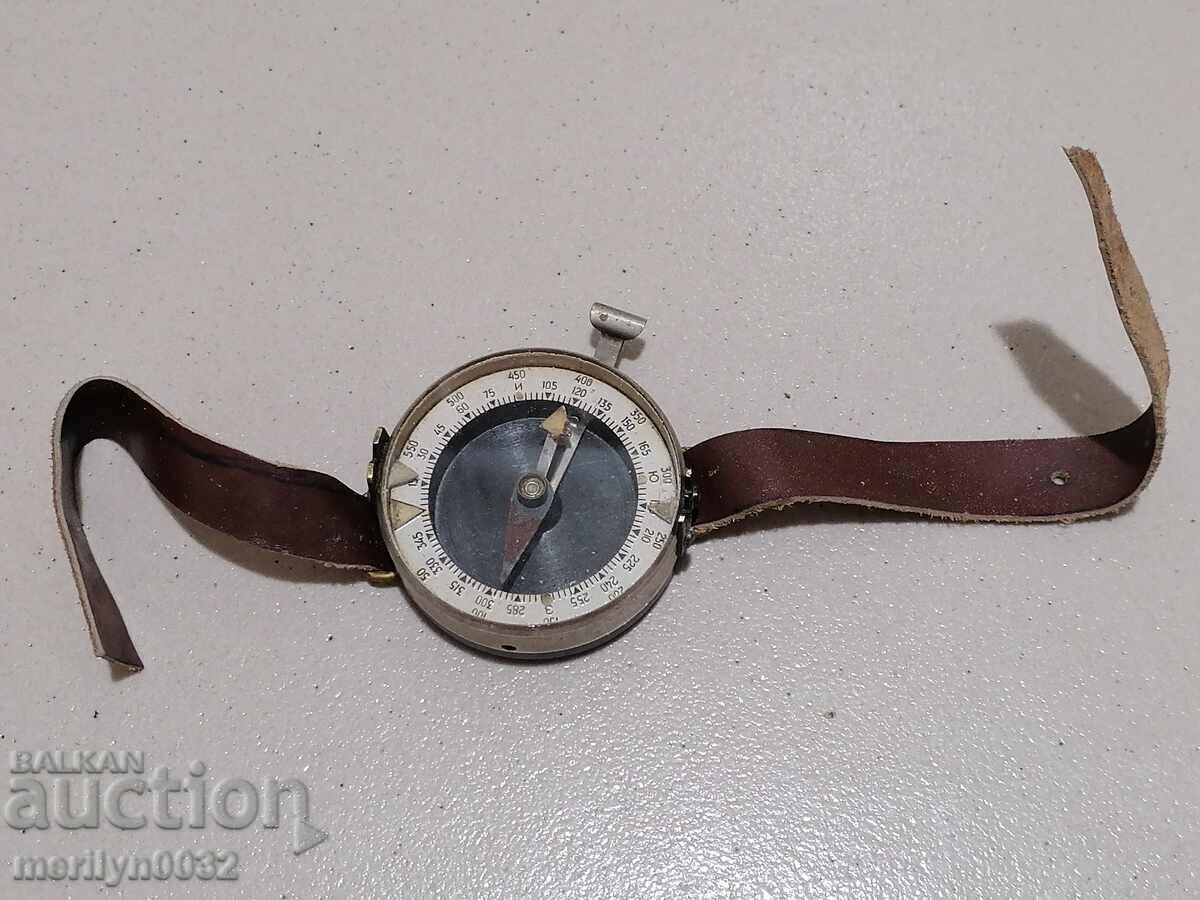 Old army compass with Bakelite Corps, Bulgaria with price 26.00 BGN | € 13.29 Old army compass with Bakelite Corps, Bulgaria with price 26.00 BGN | € 13.29