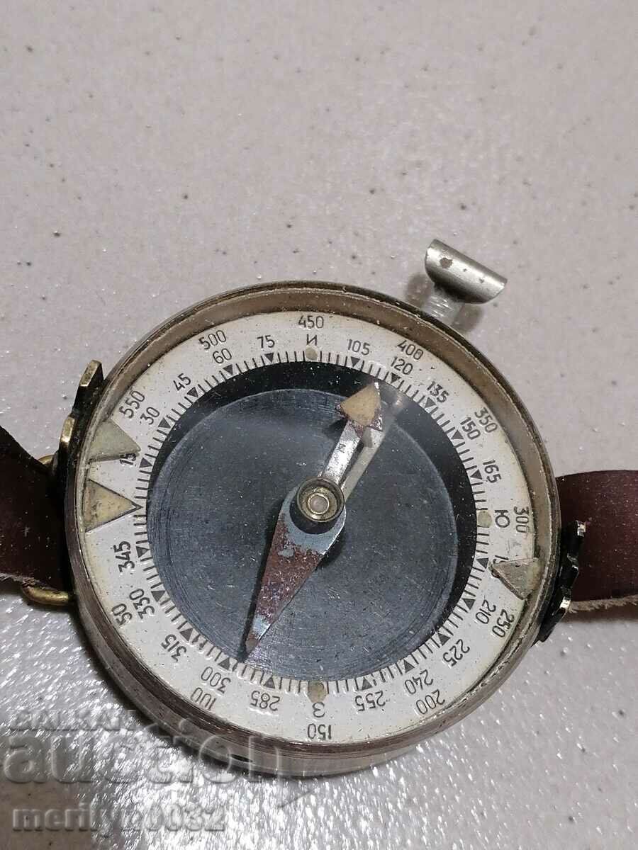 Auction Old army compass with Bakelite Corps, Bulgaria Auction Old army compass with Bakelite Corps, Bulgaria