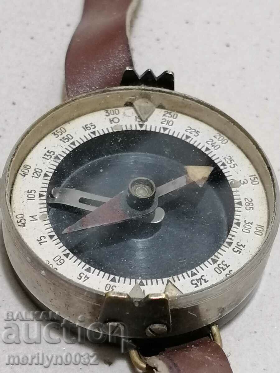 Стар армейски компас с корпус от бакелит, НРБ