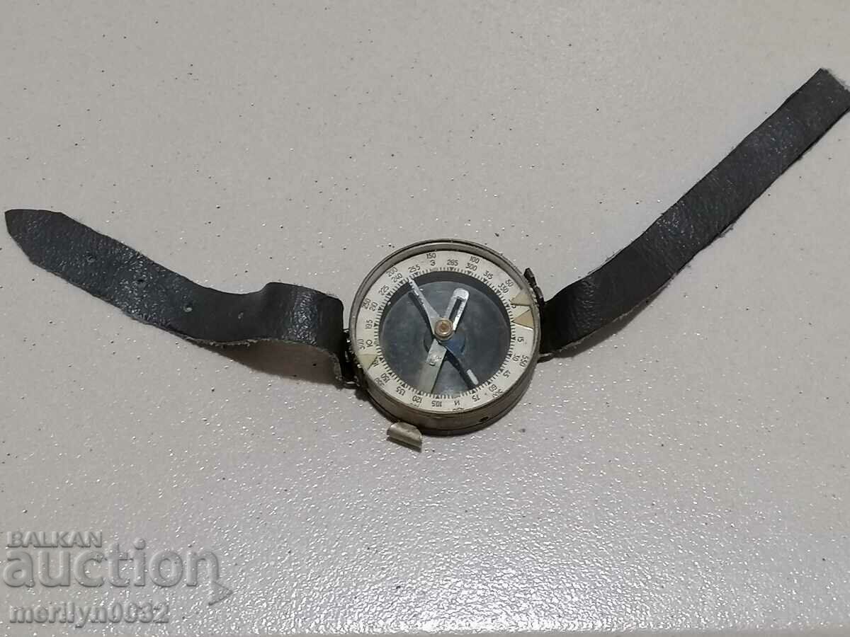 Old army compass with Bakelite Corps, Bulgaria with price 26.00 BGN | € 13.29