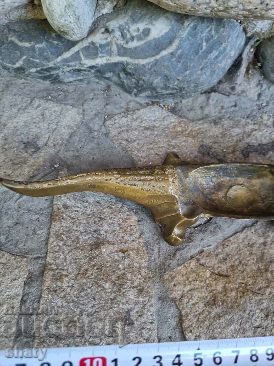 Delivery of Bronze Sculpture. Crocodile. Figure Delivery of Bronze Sculpture. Crocodile. Figure