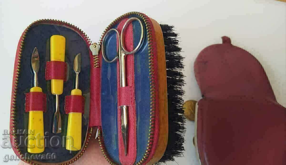 Delivery of 70s. Set of travel accessories and a leather coin purse Delivery of 70s. Set of travel accessories and a leather coin purse