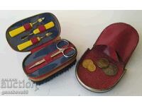Set accesorii de călătorie din anii '70 și portofel din piele pentru monede