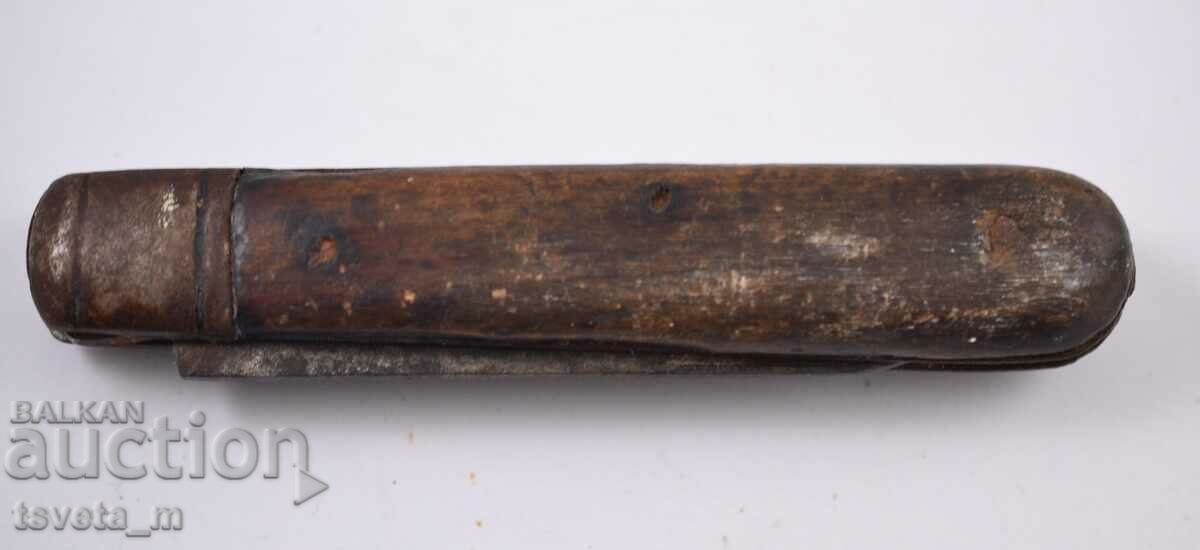 cuțit de buzunar antic cu mâner din lemn