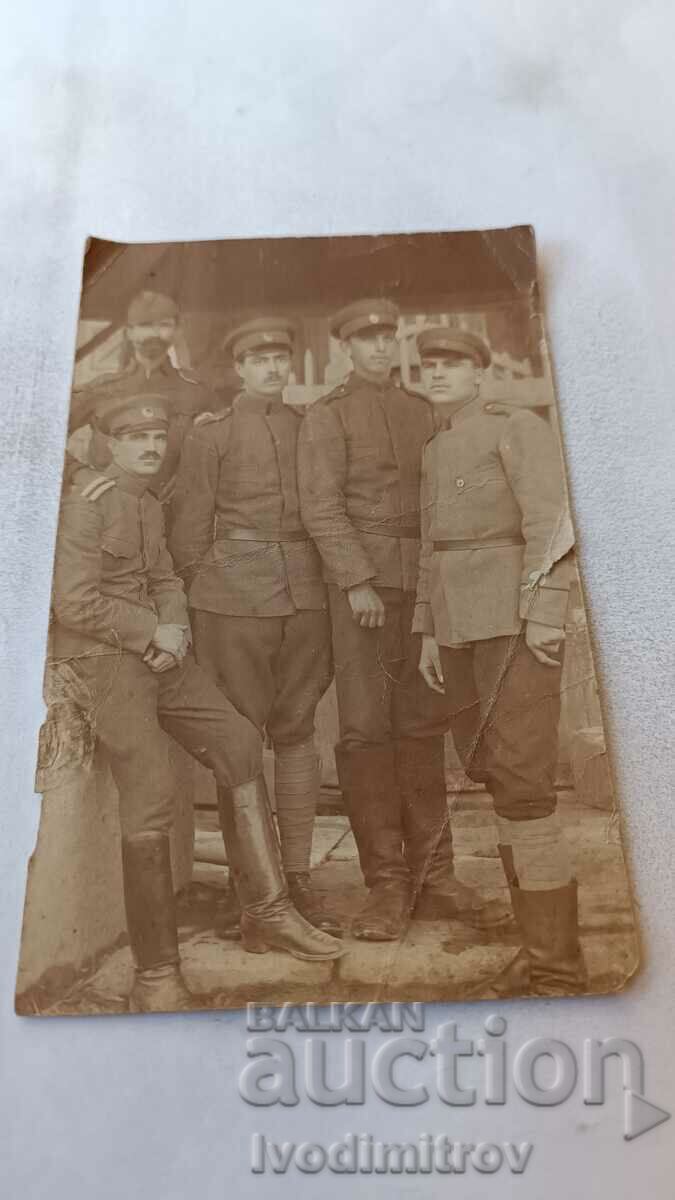 Foto Un ofițer și patru soldați PSV