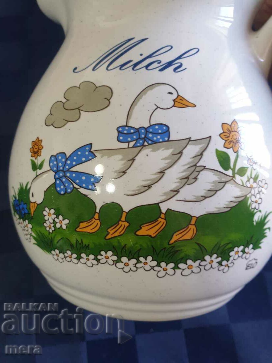 Delivery of Porcelain jug for milk Delivery of Porcelain jug for milk