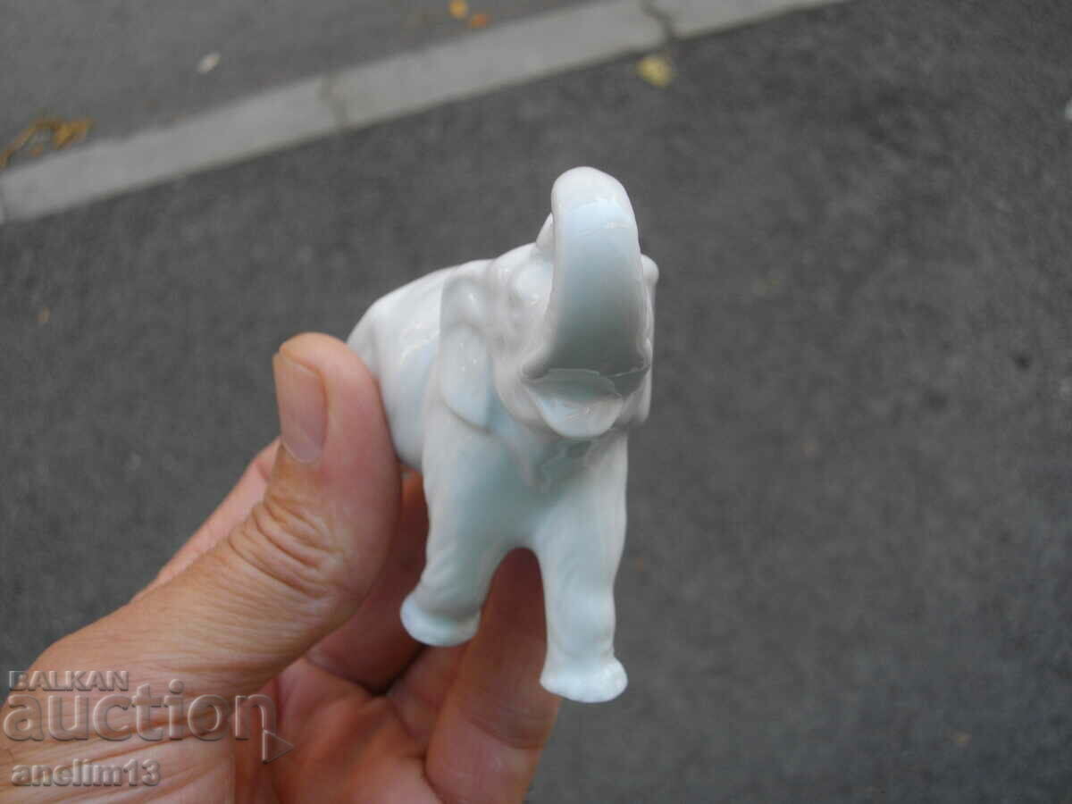 Delivery of OLD ELEPHANT PORCELAIN