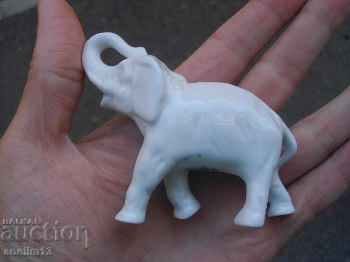 OLD ELEPHANT PORCELAIN - 5