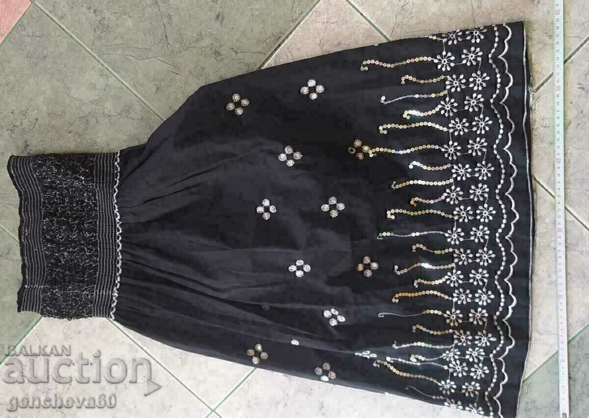Licitație Fusta frumoasa cu paiete brodate si broderie din matase