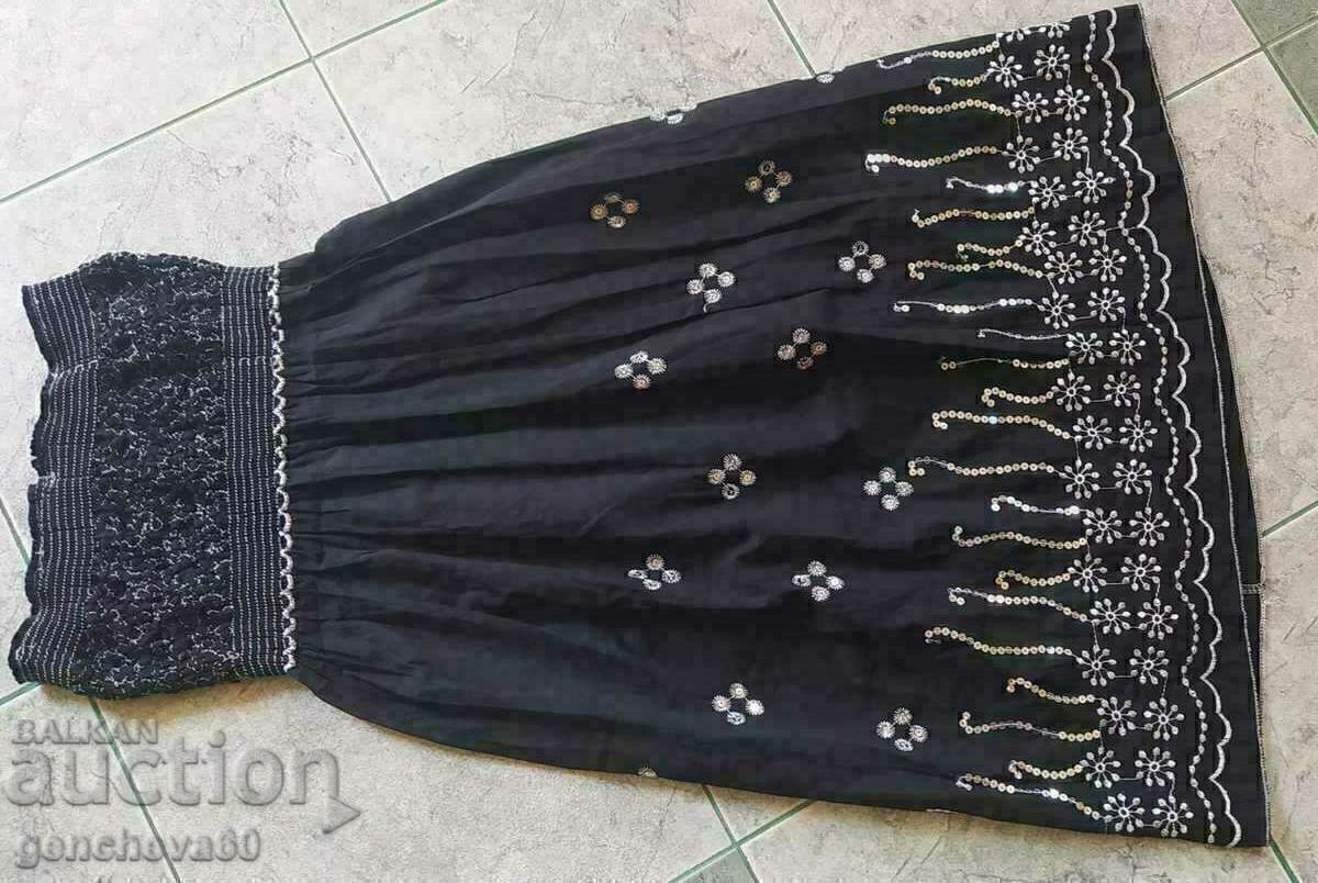 Fusta frumoasa cu paiete brodate si broderie din matase - 5