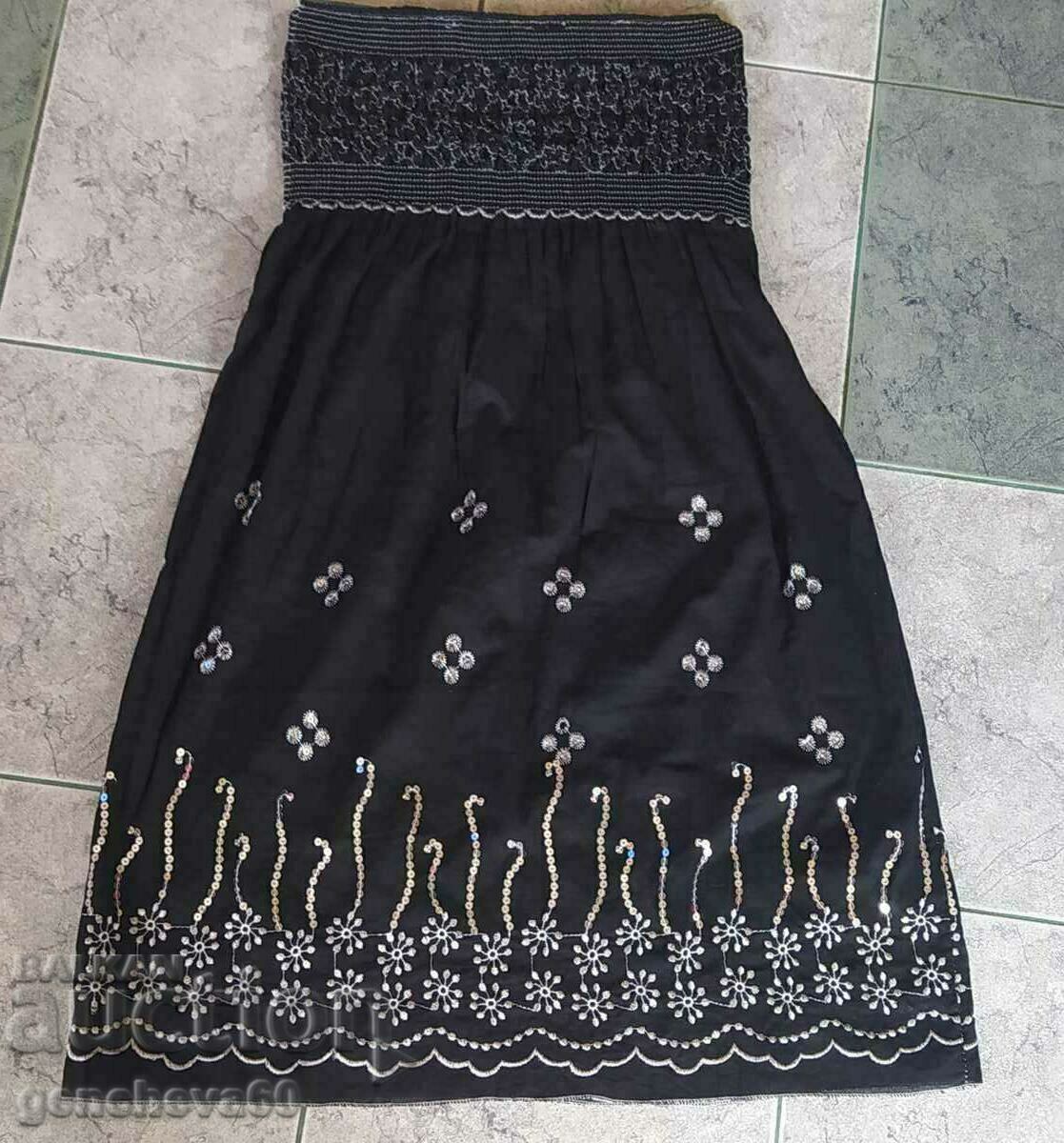 Skirt with embroidered sequins and silk embroidery