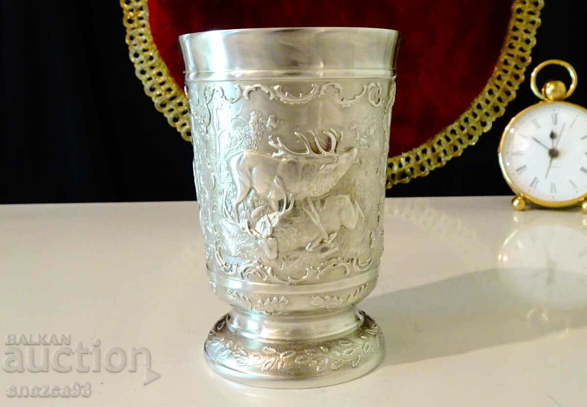 Auction Pewter goblet with hunter and deer 10 cm. Auction Pewter goblet with hunter and deer 10 cm.