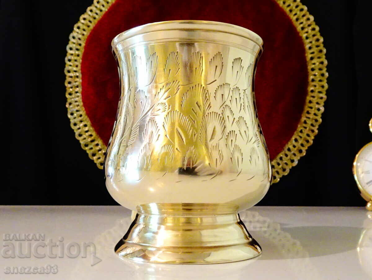 Bronze mug, British India mug, marked. with price 56.00 BGN | € 28.63 Bronze mug, British India mug, marked. with price 56.00 BGN | € 28.63