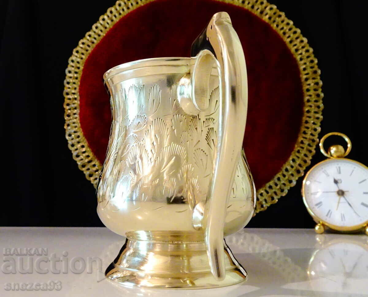 Delivery of Bronze mug, British India mug, marked. Delivery of Bronze mug, British India mug, marked.