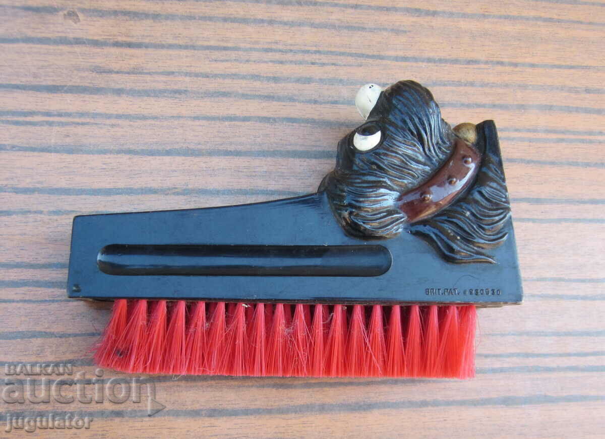 old collectible dog shaped clothes brush with price 30.00 BGN | € 15.34 old collectible dog shaped clothes brush with price 30.00 BGN | € 15.34