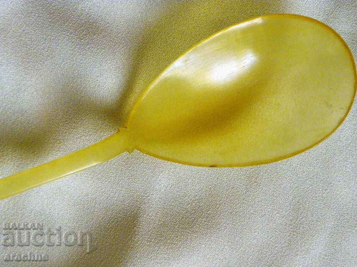 Аукцион Елегантна лъжица от биволски рог Аукцион Елегантна лъжица от биволски рог