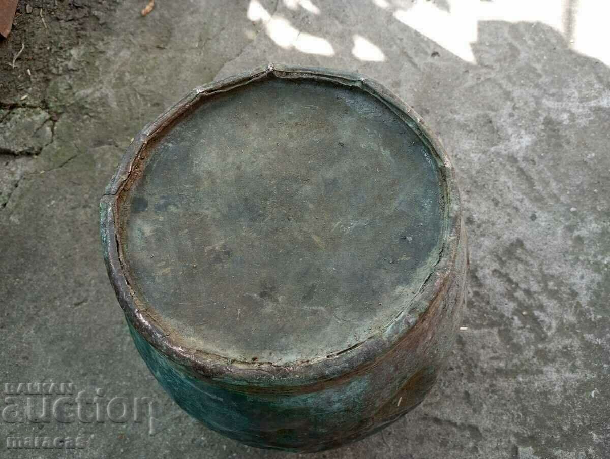 Delivery of Old copper pot rare model Delivery of Old copper pot rare model