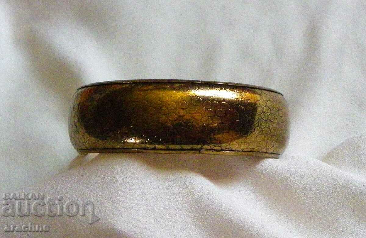 Доставка на Позлатена гривна Доставка на Позлатена гривна