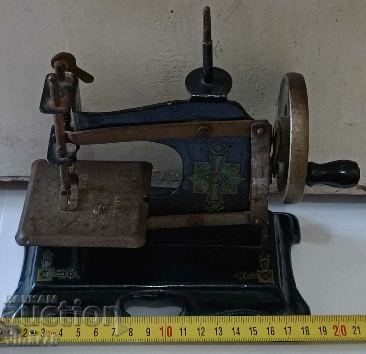 Auction Small collectible children's sewing machine Auction Small collectible children's sewing machine