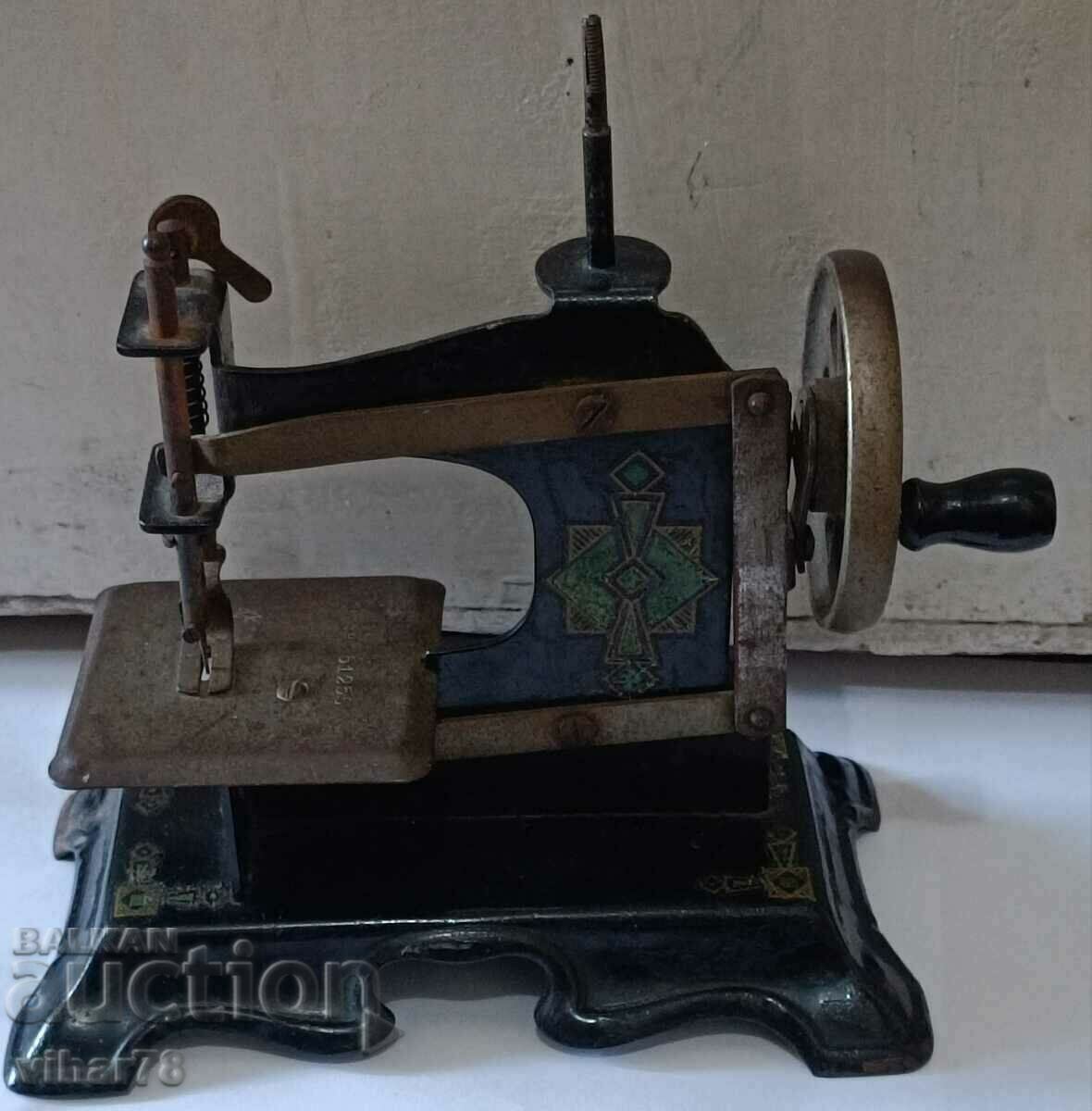 Μικρή συλλεκτική παιδική ραπτομηχανή