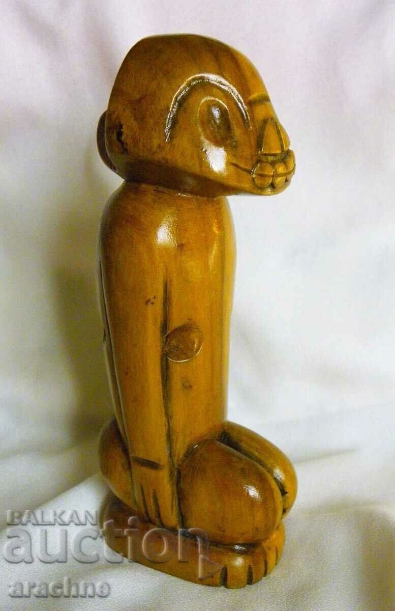 Auction Cowrie figurine - the most expensive tree in the world Auction Cowrie figurine - the most expensive tree in the world