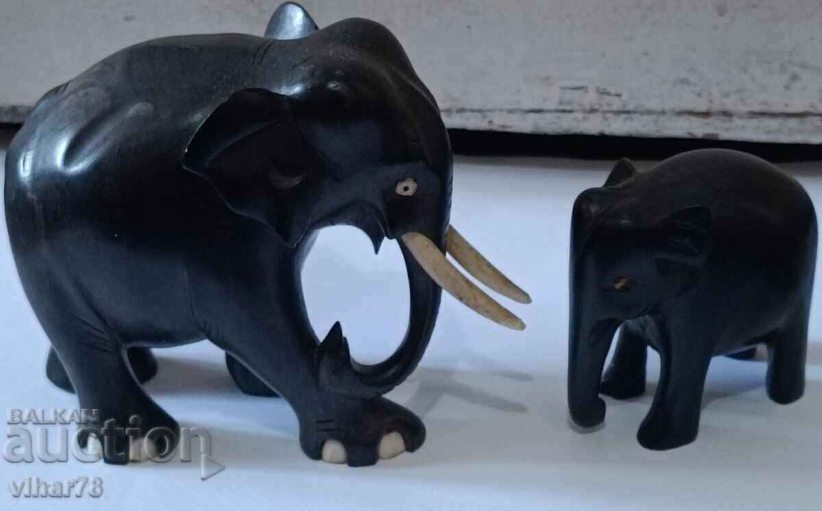 Auction Lot of two elephant figures Auction Lot of two elephant figures