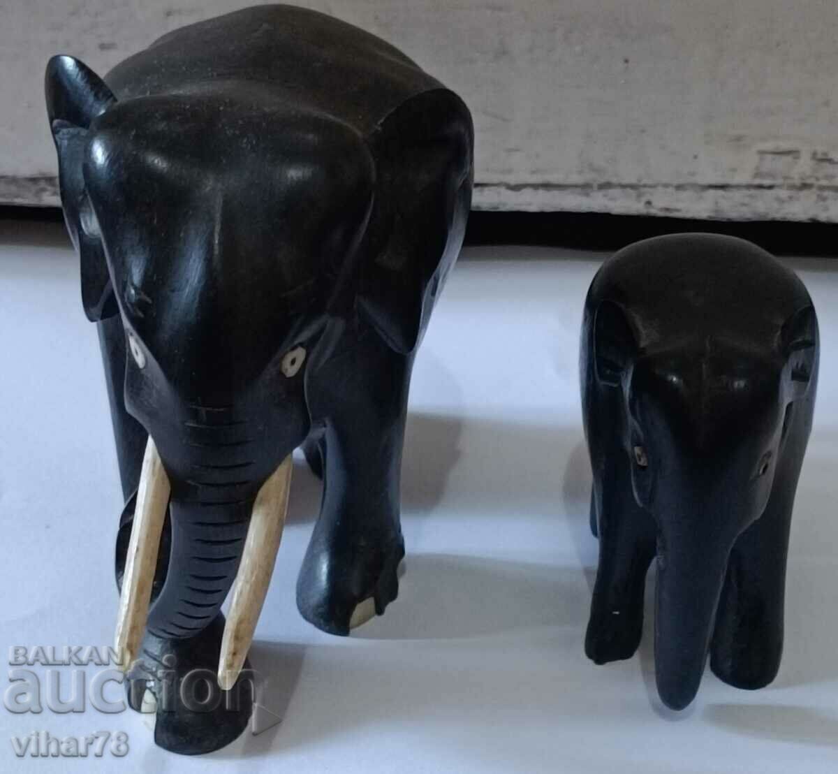 Lot of two elephant figures - 5