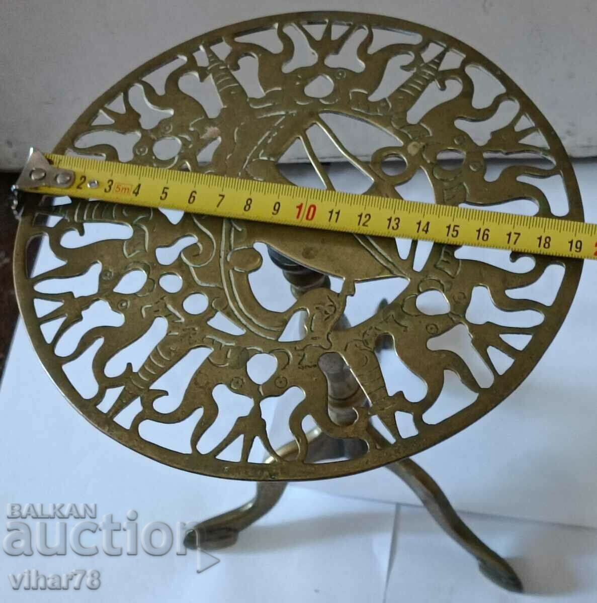 Livrarea Masa mica din alama