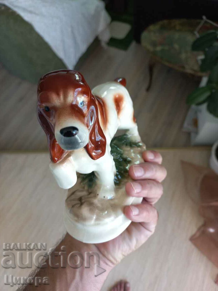 Auction  UNIQUE PORCELAIN DOG FIGURE STATUETTE