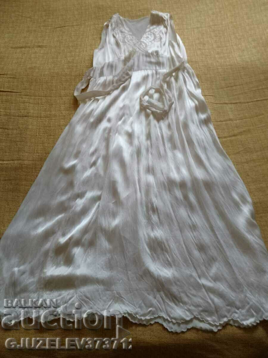 Women's nightgown embroidered - silk satin 19th century