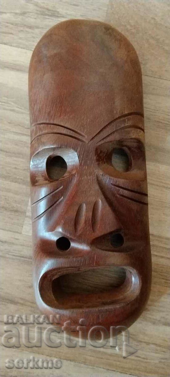 ξύλινη μάσκα