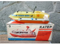 παλιό ρωσικό μηχανικό παιχνίδι βάρκα με κουτί σόκας