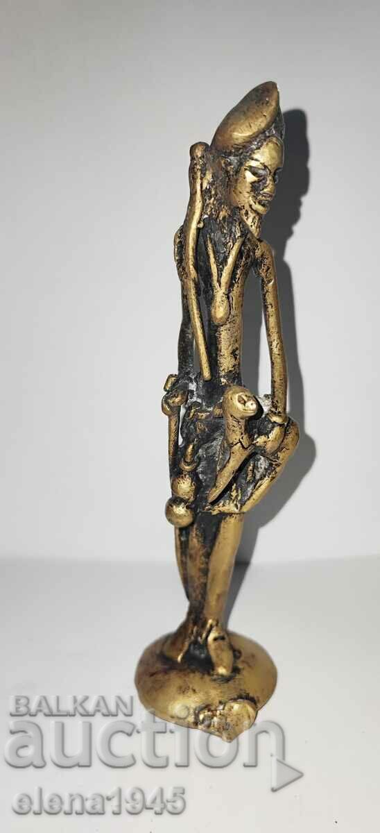 Delivery of African sculptures Delivery of African sculptures