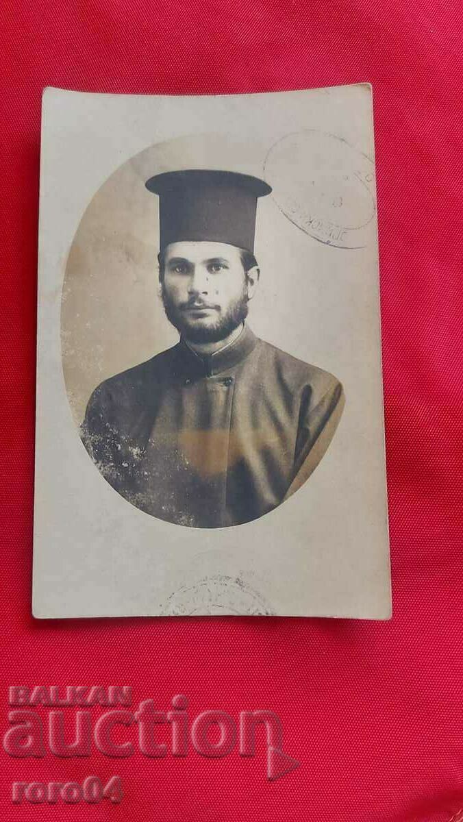 PRIEST - PHOTO MIMOSA - VRACA