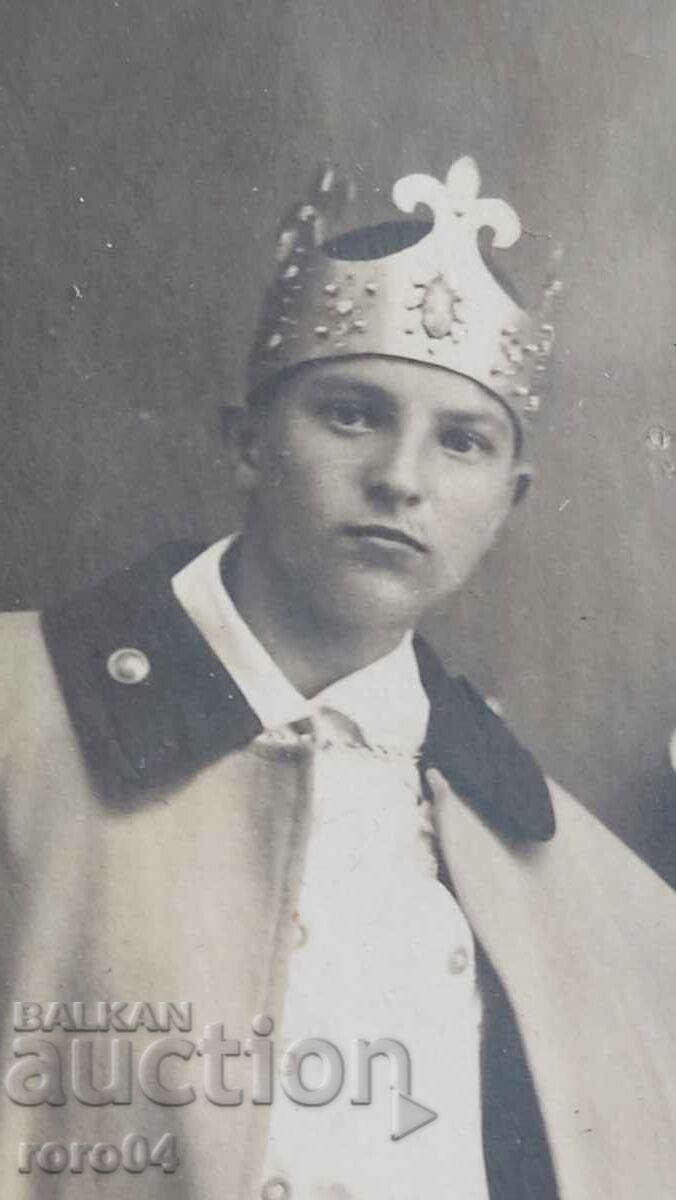 Delivery of SWORD - CAPE - CROWNS - MASQUERADE Delivery of SWORD - CAPE - CROWNS - MASQUERADE