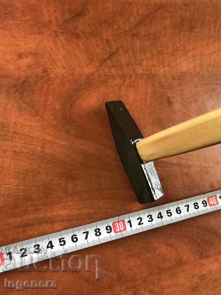 Auction HAMMER HAMMER OLD SMALL TOOL-200 GR. Auction HAMMER HAMMER OLD SMALL TOOL-200 GR.