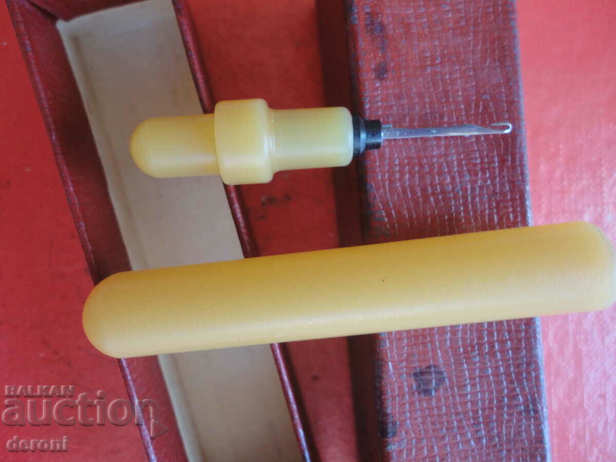 Δημοπρασία Vintage όργανο σε κουτί Δημοπρασία Vintage όργανο σε κουτί