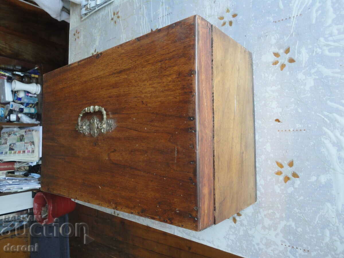 Great wooden casket box walnut with price 160.00 BGN | € 81.81 Great wooden casket box walnut with price 160.00 BGN | € 81.81