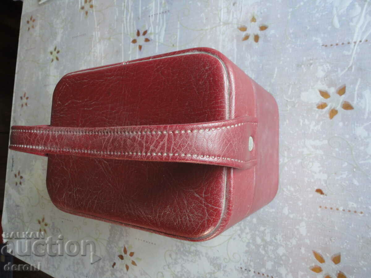 Geanta de mana 5 cu preț 20.00 BGN | € 10.23 Geanta de mana 5 cu preț 20.00 BGN | € 10.23