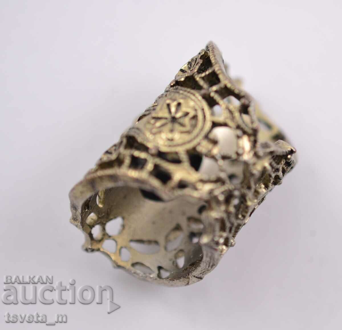 Μεγάλο δαχτυλίδι κυρίας με τιμή 4.00 BGN | € 2.05