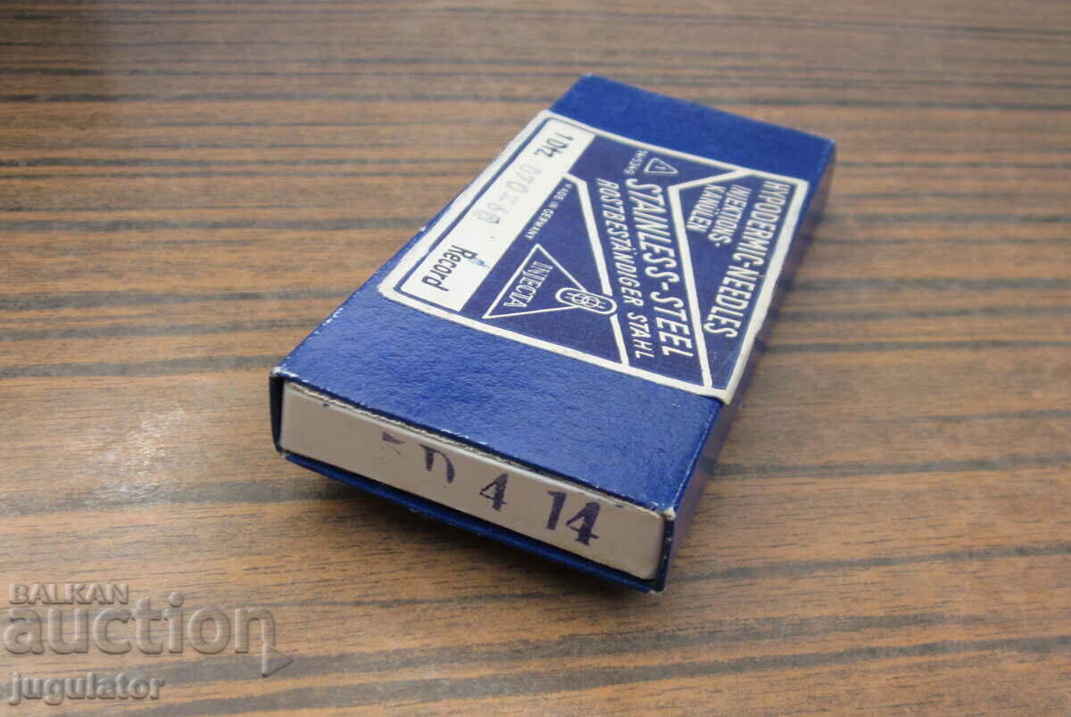 antique German medical needles unused in a box - 5