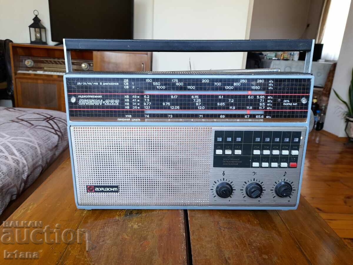 Old radio, radio receiver Horizon, Ocean 222