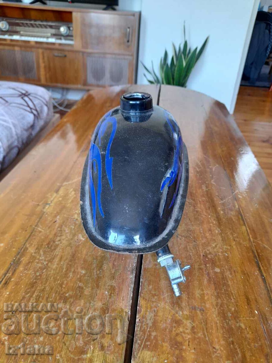 Παλιά δεξαμενή μοτοποδηλάτου με τιμή 30.00 BGN | € 15.34 Παλιά δεξαμενή μοτοποδηλάτου με τιμή 30.00 BGN | € 15.34