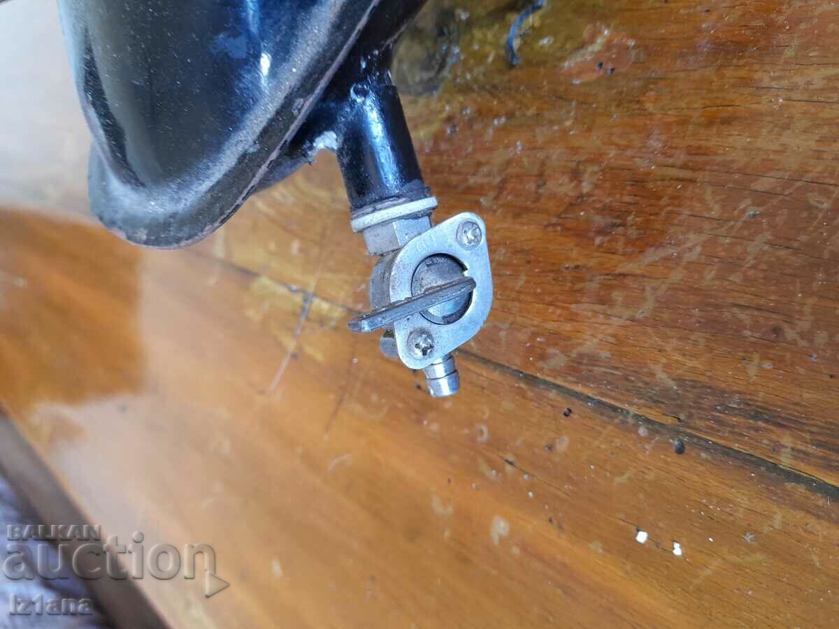 Παράδοση Παλιά δεξαμενή μοτοποδηλάτου Παράδοση Παλιά δεξαμενή μοτοποδηλάτου