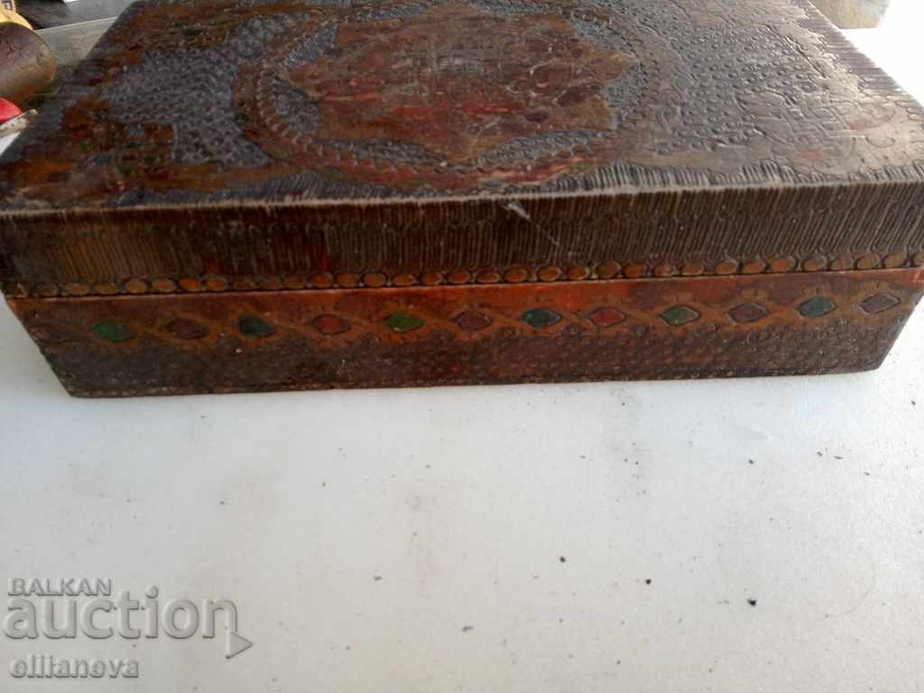 Retro wooden box with price 10.00 BGN | € 5.11