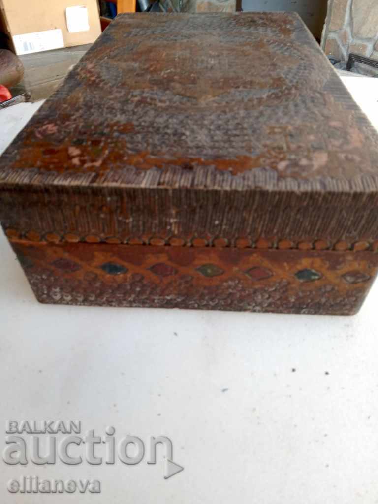 Delivery of Retro wooden box