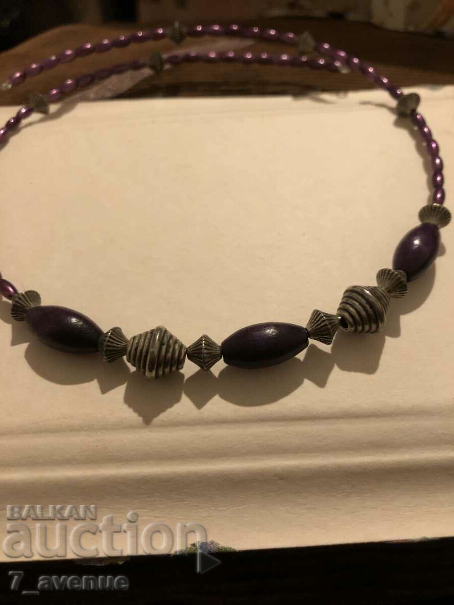 COLIER CONFORT cu margele mov cu preț 6.99 BGN | € 3.57