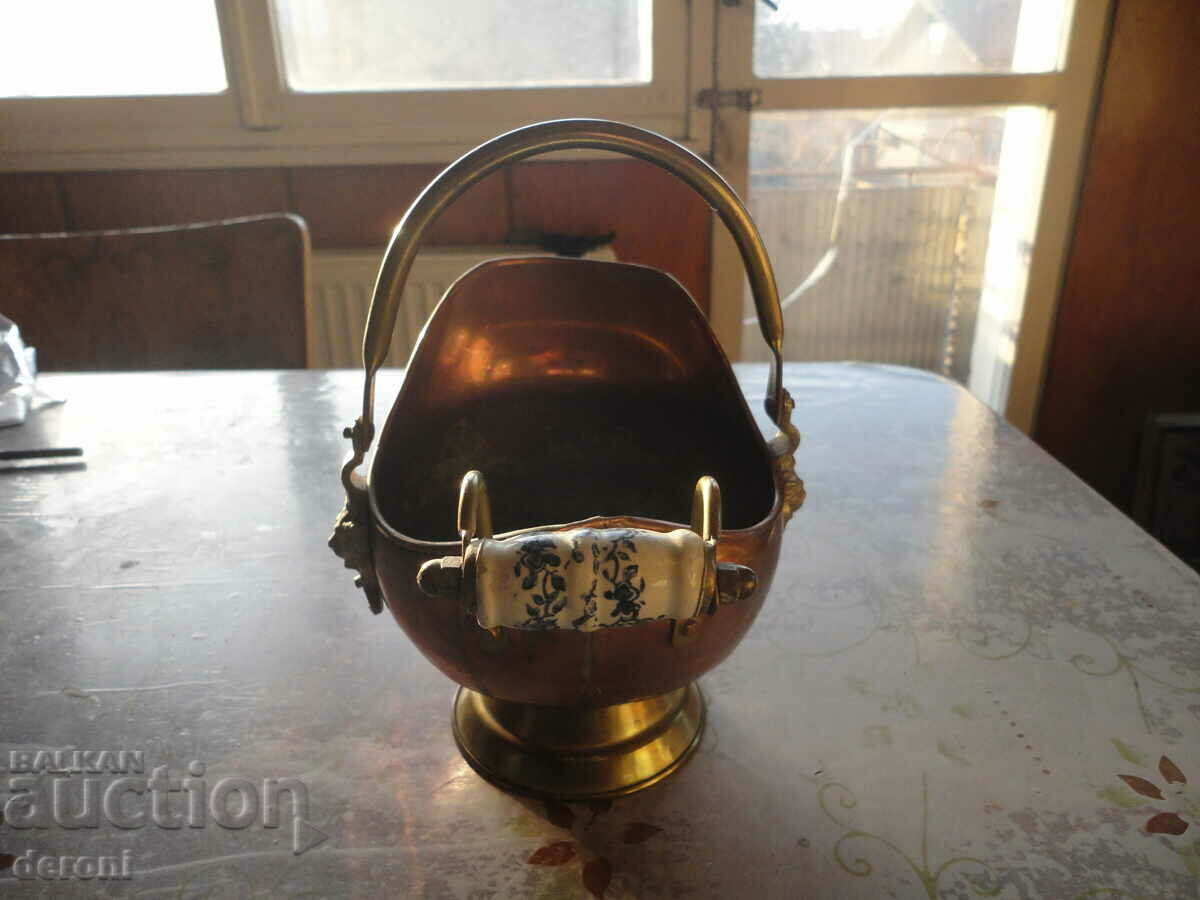 An amazing copper pot, a copper kettle, bronze and porcelain with price 80.00 BGN | € 40.90 An amazing copper pot, a copper kettle, bronze and porcelain with price 80.00 BGN | € 40.90