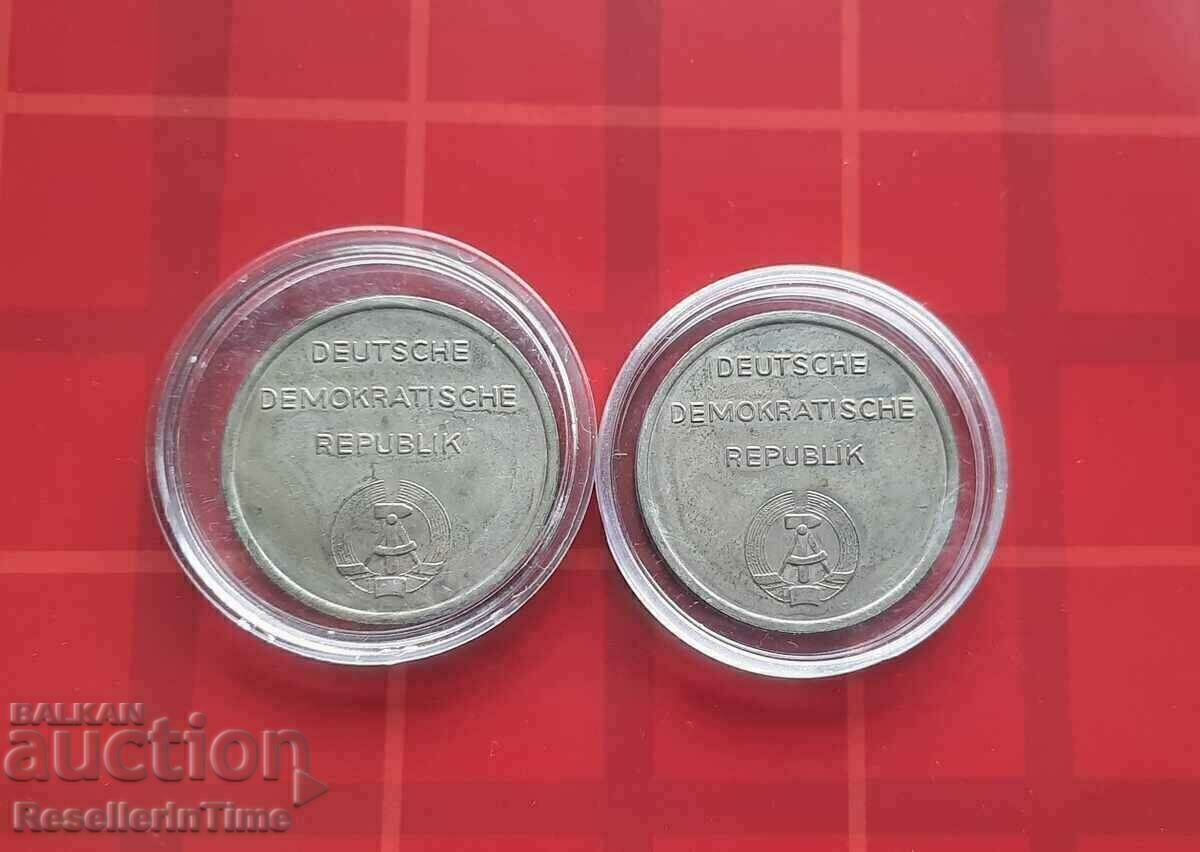 Lot de două plăci GDR Halle-Neustadt și Friedenswarte ... cu preț € 7.00 | 13.69 BGN