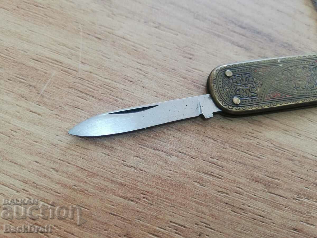 Cuțit de buzunar combinat din alamă germană cu teacă cu preț 79.00 BGN | € 40.39 Cuțit de buzunar combinat din alamă germană cu teacă cu preț 79.00 BGN | € 40.39